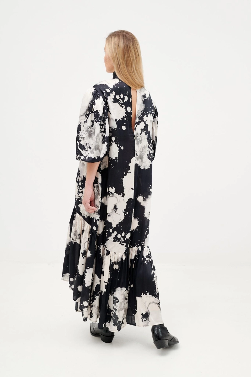 METGALA BLACK&WHITE extensive dress with a bow collar