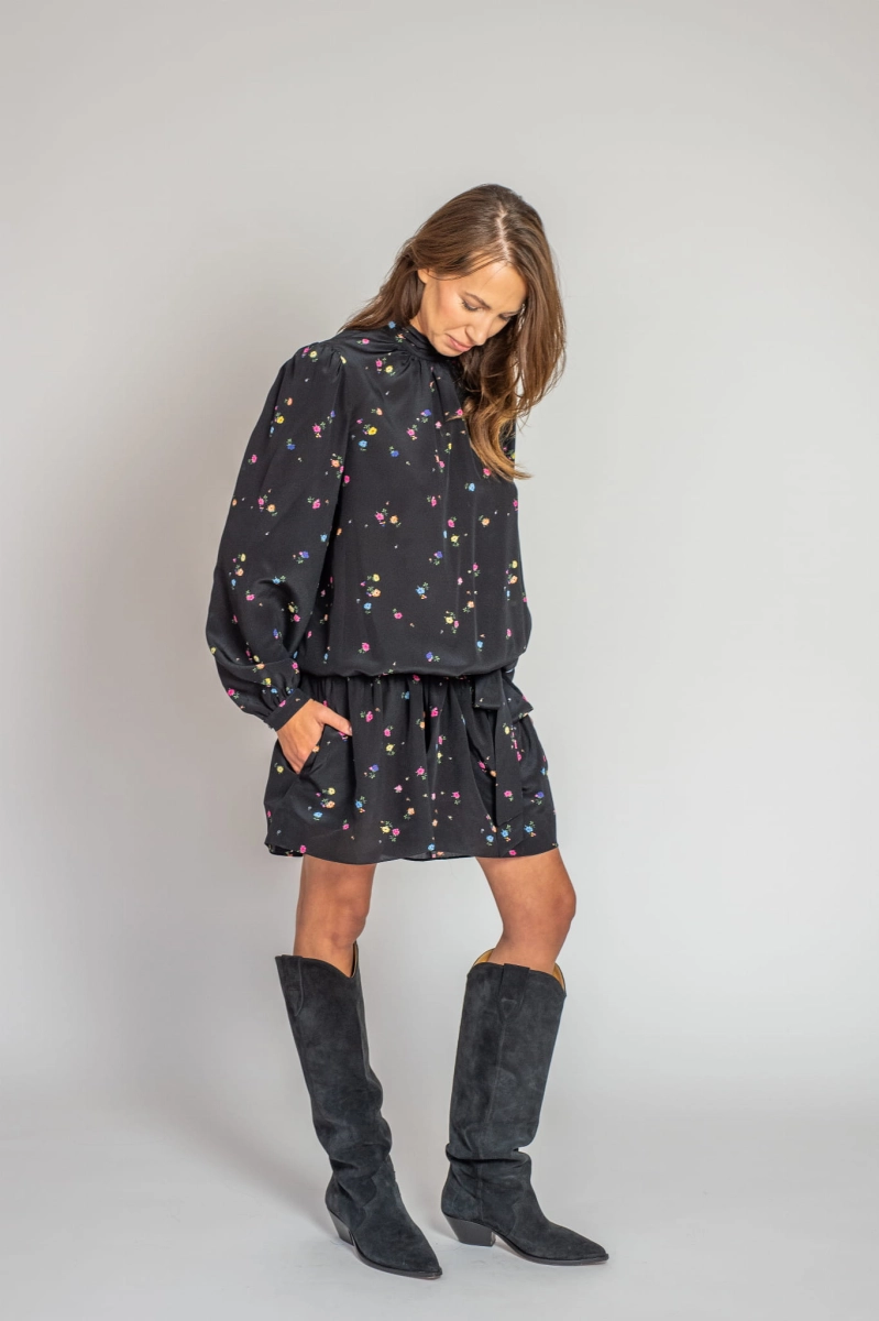 CARRIE black flowers sukienka jedwabna w kwiatowy print