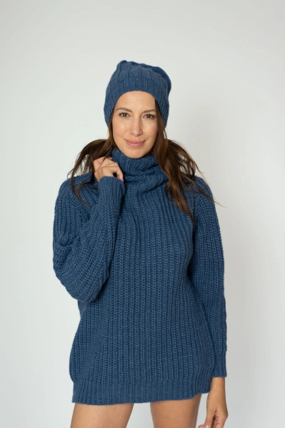JULIA PETROL BLUE gruby sweter z golfem