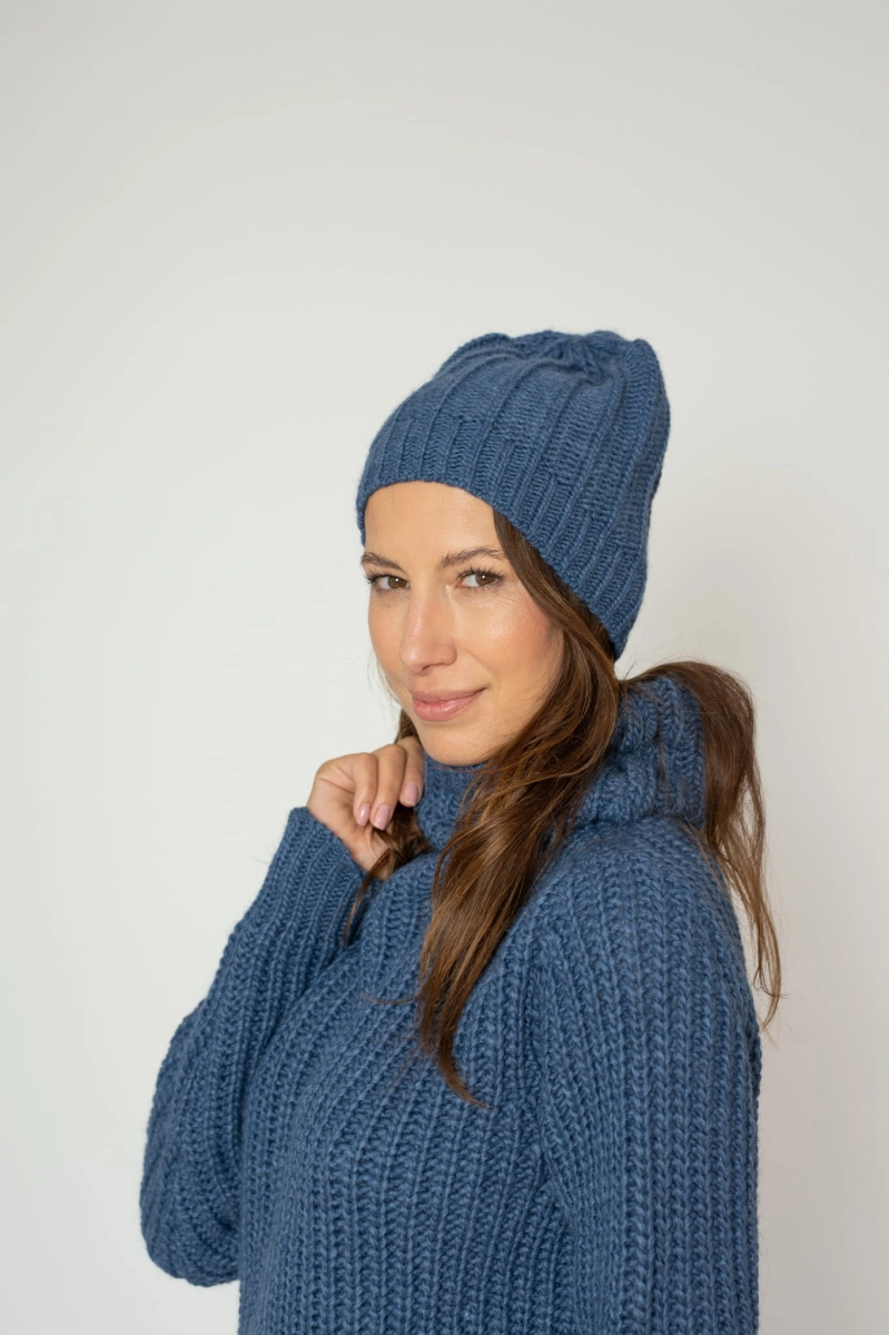 JULIA PETROL BLUE gruby sweter z golfem
